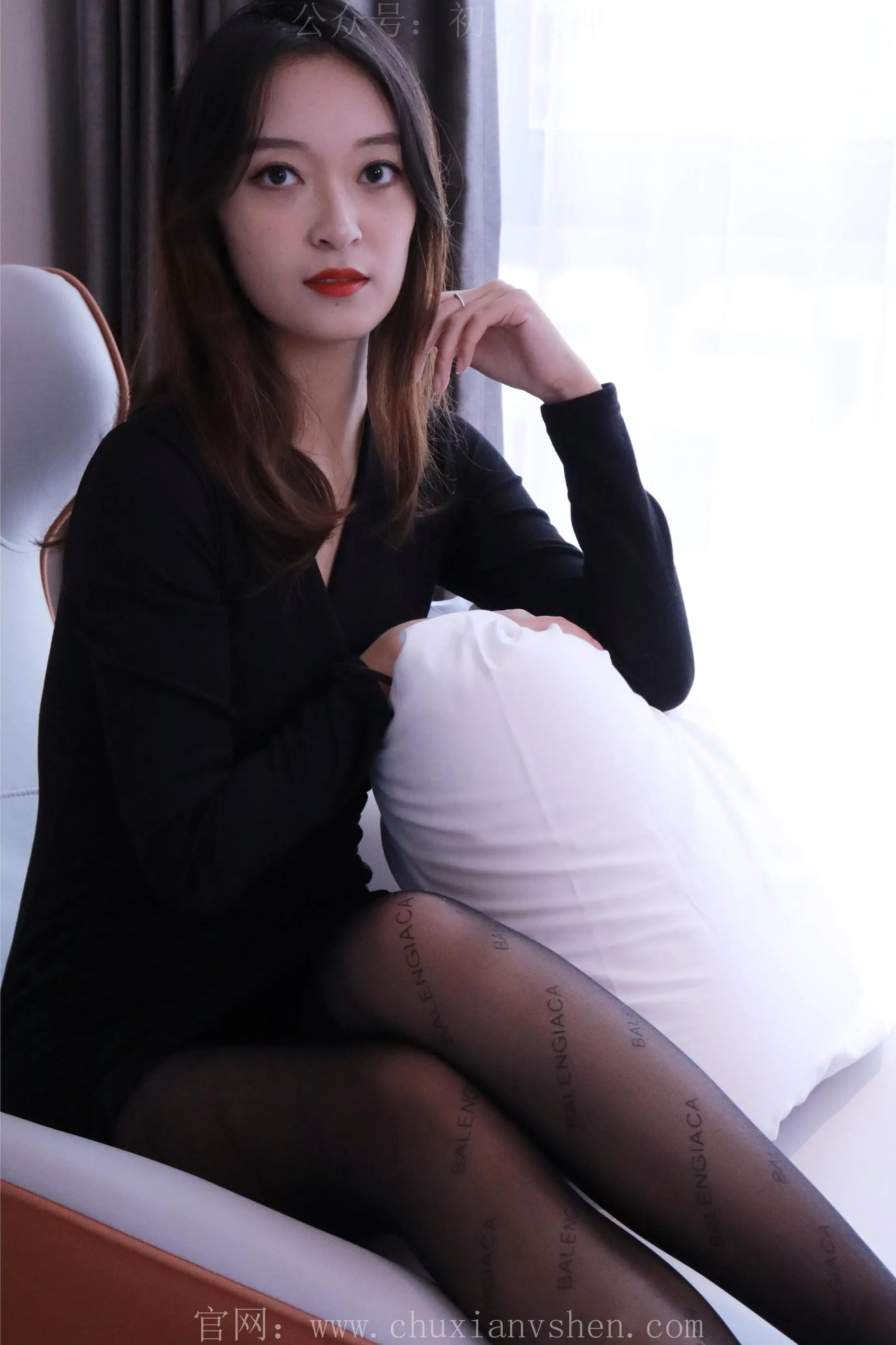初夏女神 NO.013 依依黑色瘦身连衣裙搭小黑皮鞋 [146P]插图9